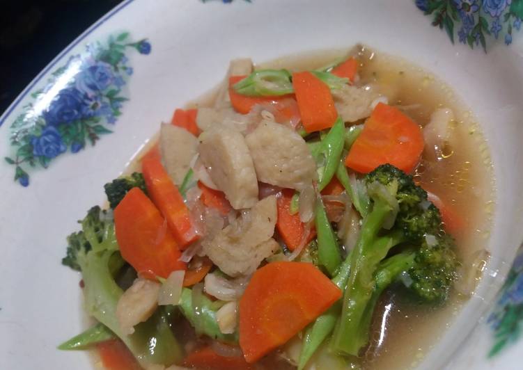 Bahan mengolah Cah brokoli wortel buncis bakso Lezat