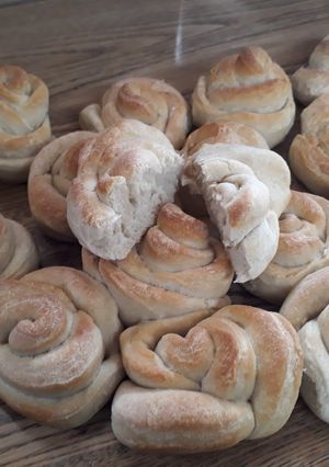 Una foto de 🌹🌹🍞Rosas de pan.. (pan de leche)🍞🌹🌹
