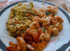 Una foto de Cus cus con chicharrón de pollo