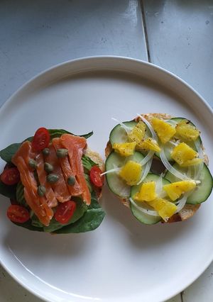 Una foto de Gravlax de salmón