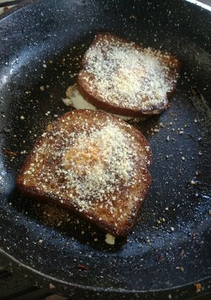 A picture of Garlic Bread Toad in a Hole.