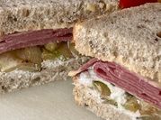 A picture of corned beef on rye