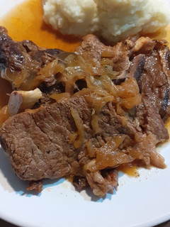 Una foto de Filetes de ternera encebollados