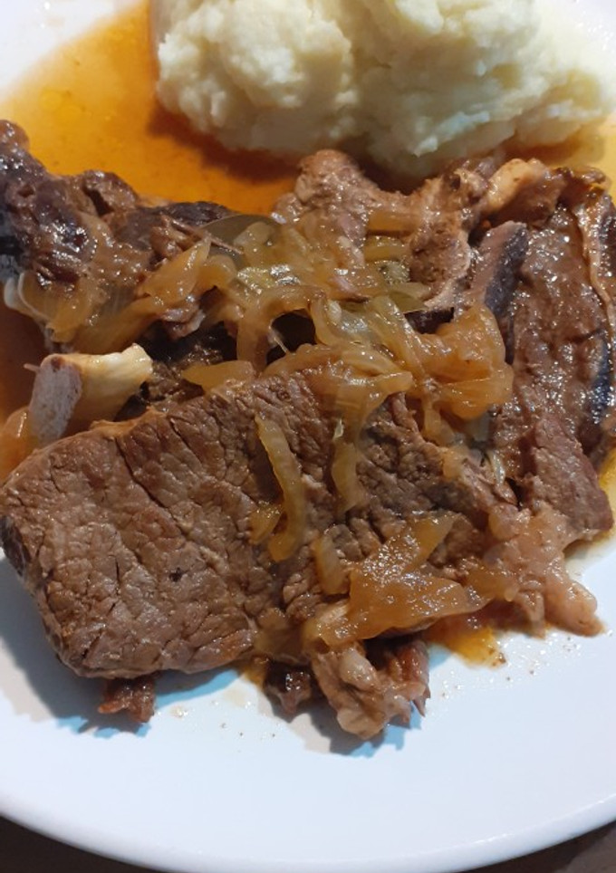Una foto de Filetes de ternera encebollados