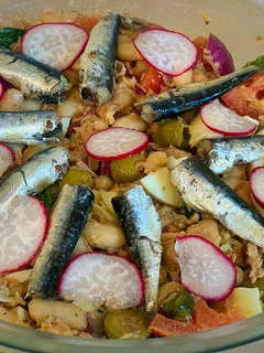 Una foto de Judías a la vinagreta y sardinillas