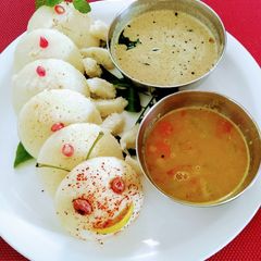 A picture of Caterpillar rava idli.