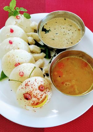 A picture of Caterpillar rava idli.