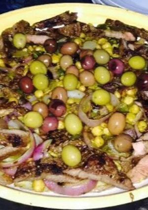 Una foto de Picada de Chicharrón de Tocino & Vinagreta de Aceitunas