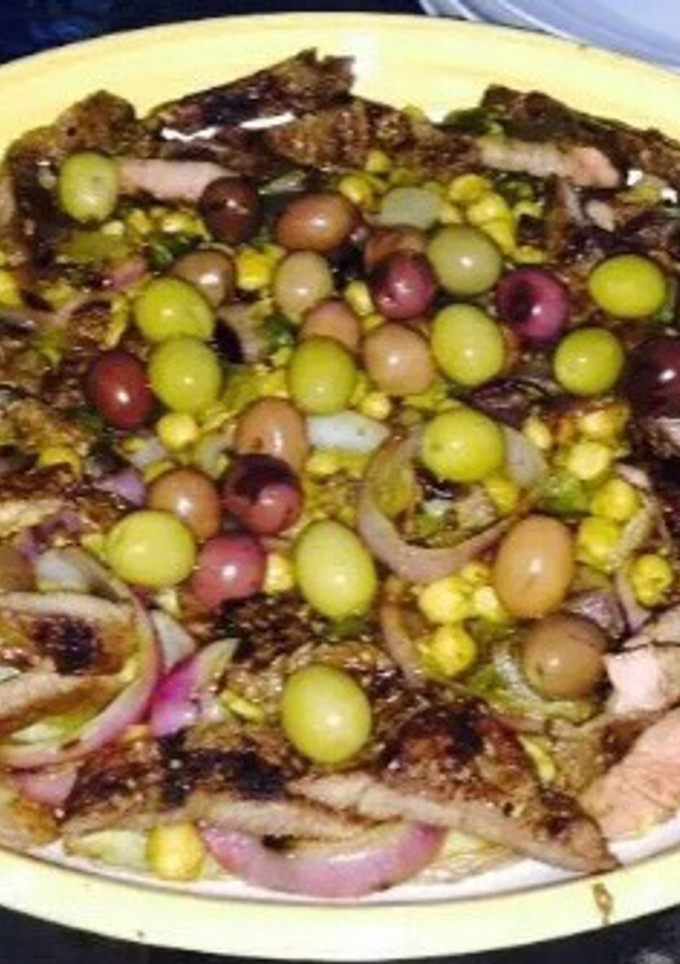 Una foto de Picada de Chicharrón de Tocino & Vinagreta de Aceitunas