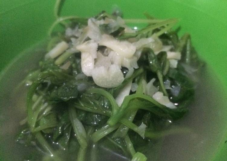 Tumis bayam ala fe
#bandung_recooklisakitchen