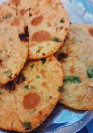 A picture of Paneer, cheesy methi kachori.