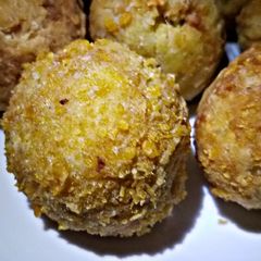 A picture of Crispy Yam Balls.
