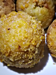 A picture of Crispy Yam Balls.