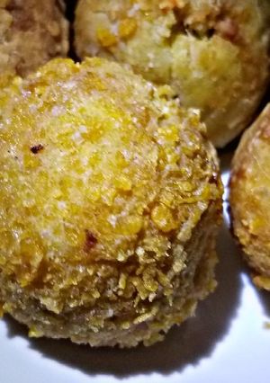 A picture of Crispy Yam Balls.