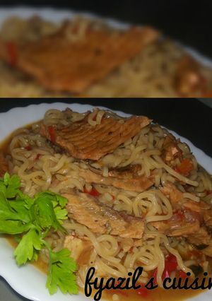 A picture of Indomie jollof.