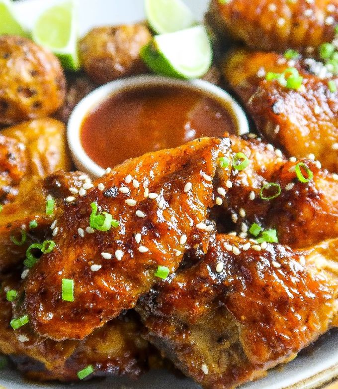 Una foto de Alitas en salsa bbq de maracuyá 🍗🍗🍗
