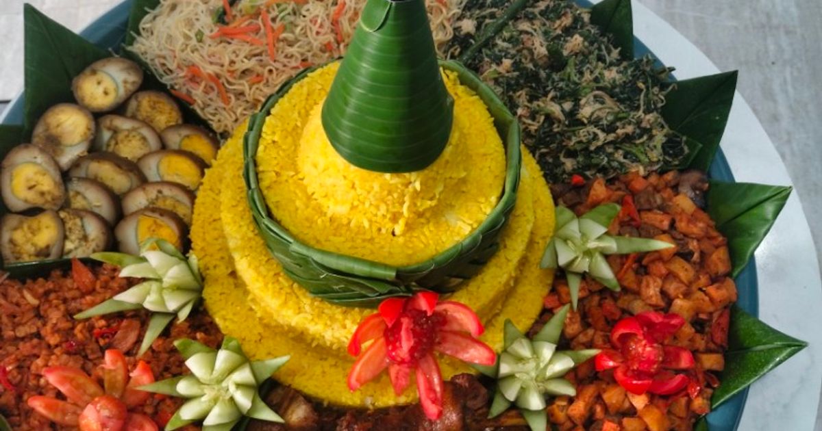Tumpeng nasi kuning