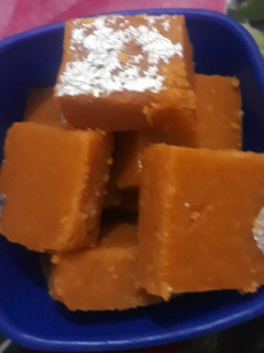 A picture of Besan barfi.