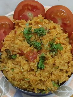 टोमॅटो पुलाव (Tomato Pulao Recipe In Marathi) रेसिपी चे मुख्य फोटो