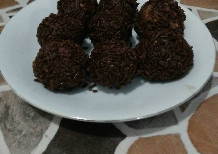 Kue Bola Bola Regal