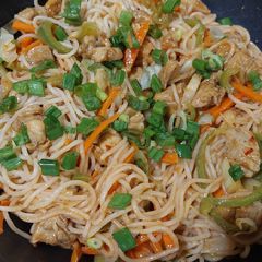 A picture of Chicken chowmein.