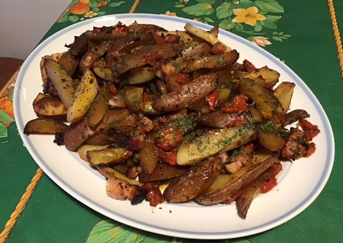 Pommes de terre au lard,poivrons et tomates