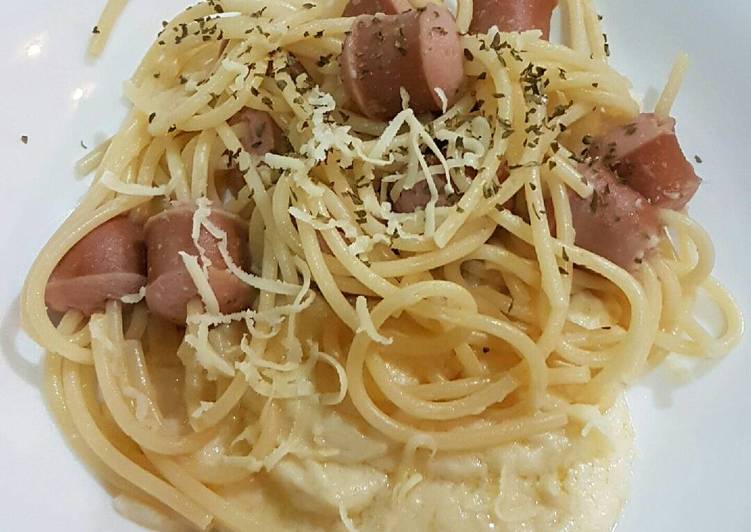 Hotdog spagetthi stick with cheese sauce