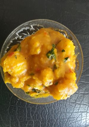 A picture of Porriage yam with scent leaves.