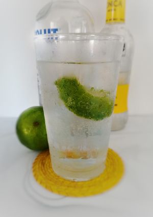 Una foto de Vodka tonic 🍹