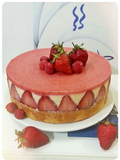 Hình của món Strawberry cheese cake - Bánh kem dâu tây phô mai.
