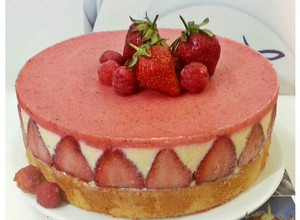 Hình của món Strawberry cheese cake - Bánh kem dâu tây phô mai.