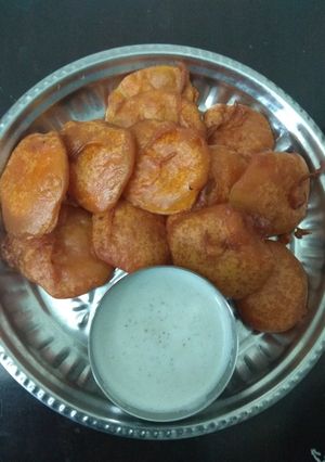 மொரு மொரு உருளை கிழங்கு பஜ்ஜி (Urulaikilanku bajji recipe in tamil) செய்முறை முக்கிய புகைப்படம்