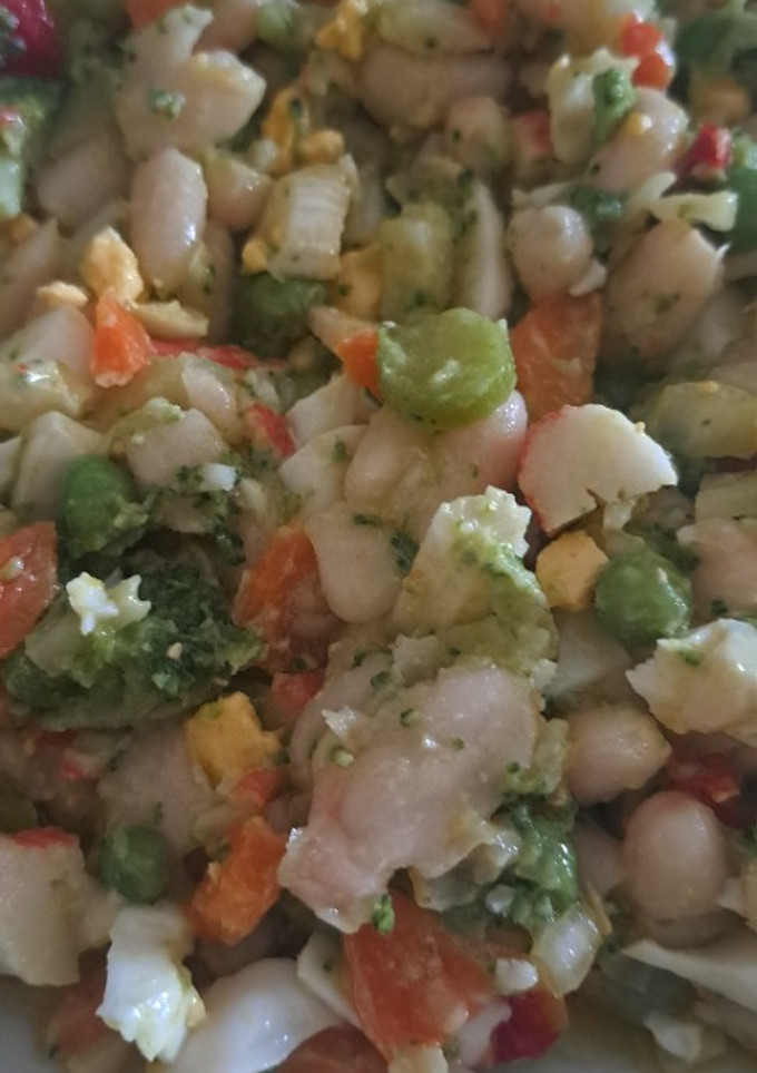 Una foto de Ensalada fría de alubias verde y mar
