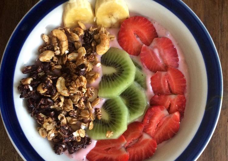 Cara Gampang Menyiapkan Berry-Yogurt Smoothie Bowl Anti Gagal