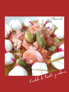 Una foto de Ensalada de tomate y rábanos