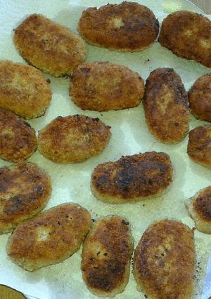 Una foto de Albóndigas de atún y salsa blanca
