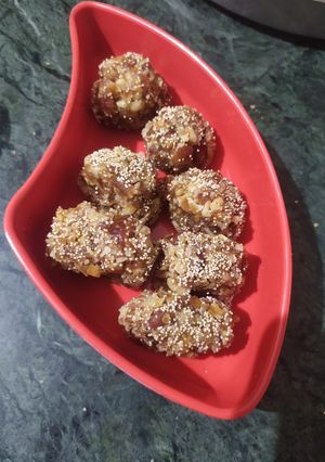सुगरफ्री वालनट रोल(sugarfree walnut roll recipe in hindi) रेसिपी मुख्य फोटो