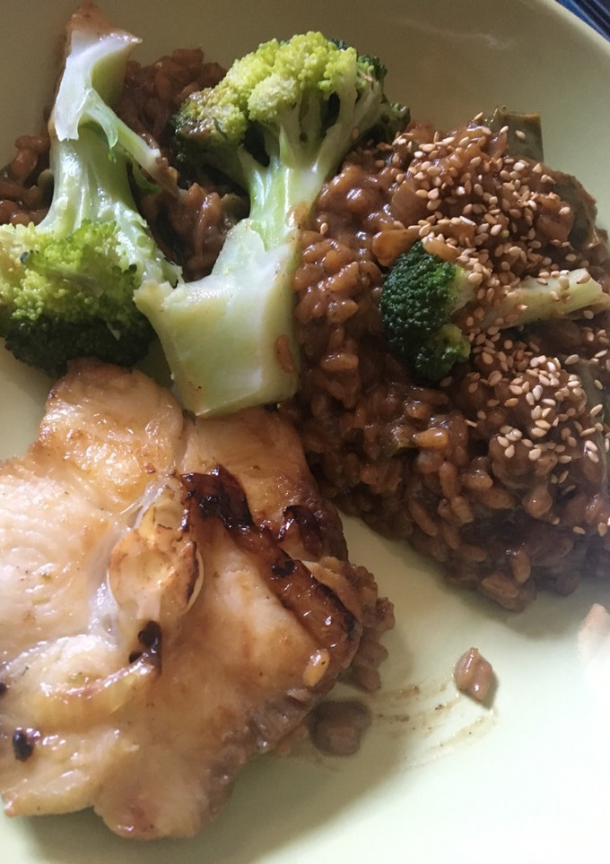 Una foto de Arroz meloso con leche de coco y pescado