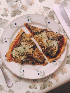 Una foto de Pizza con base de brócoli blanco