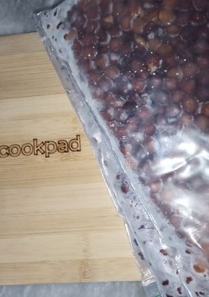 A picture of Boiled n freezed black chickpeas.