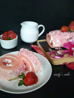 Foto resep Pinky strawberry roll cake
