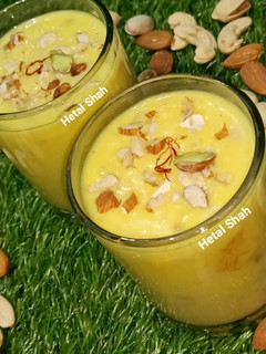 केसर पिस्ता लस्सी(kesar pista lassi recipe in hindi) रेसिपी मुख्य फोटो