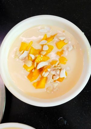 फ्रूट कस्टर्ड(Fruit custard recipe in Hindi) रेसिपी मुख्य फोटो