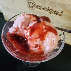 A picture of Strawberry Ice-cream.