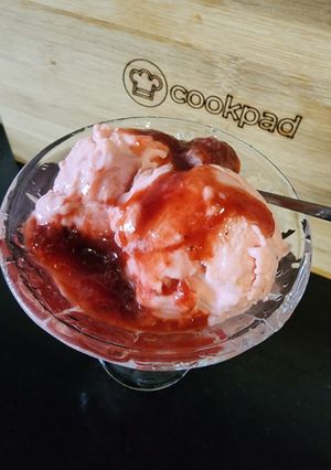 A picture of Strawberry Ice-cream.
