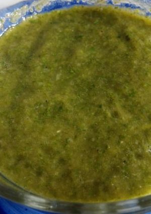 A picture of Hari chutney.