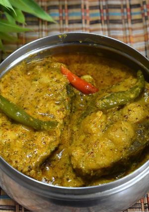 A picture of Steamed fish with mustard sauce.