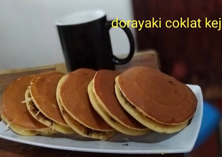 Dorayaki isi coklat keju