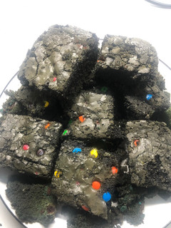 Una foto de Brownie con MyM