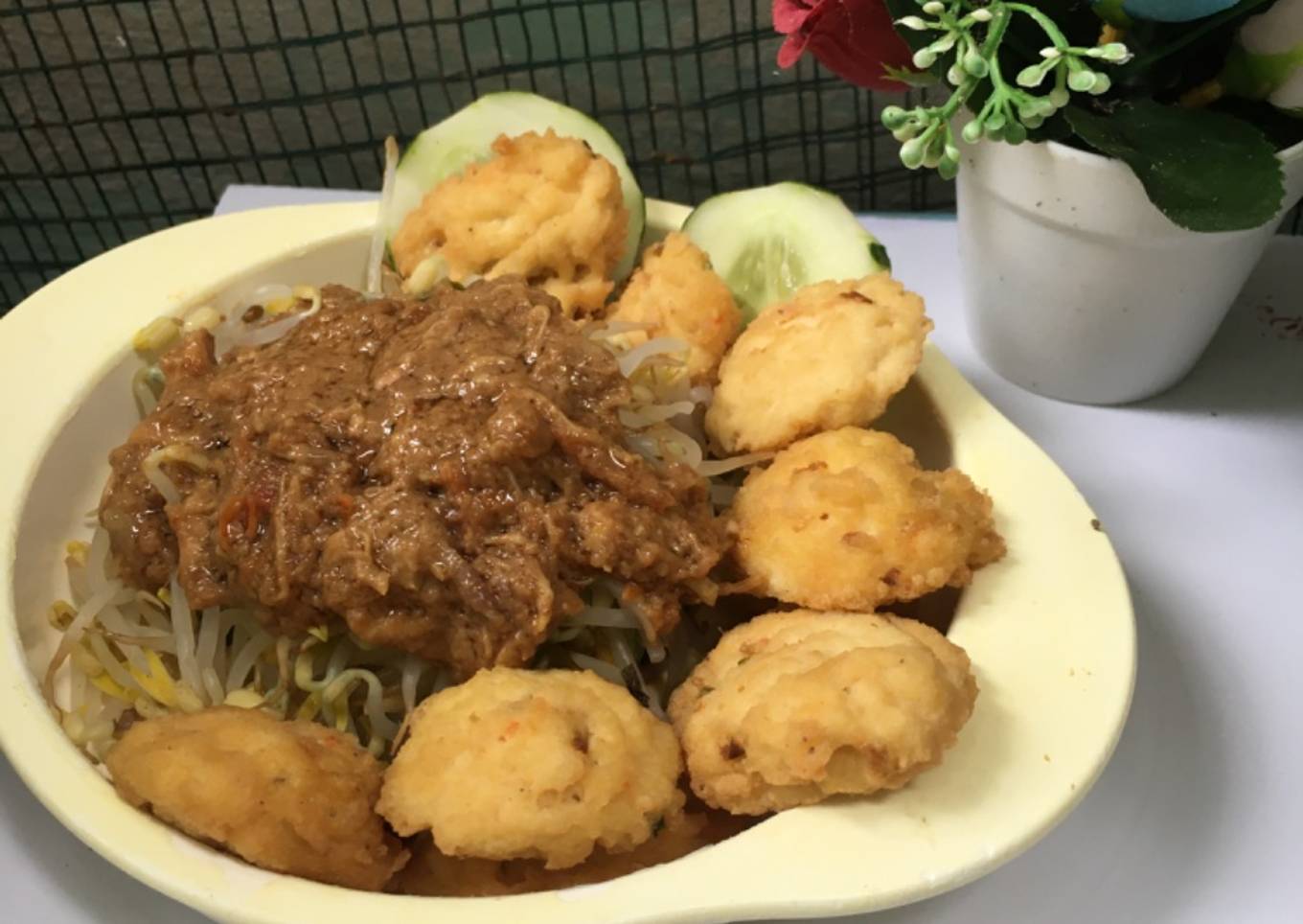 Tahu telur saos kacang ayam suwir